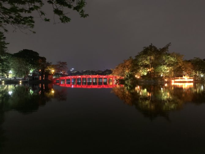 The Huc Bridge in the lake at night