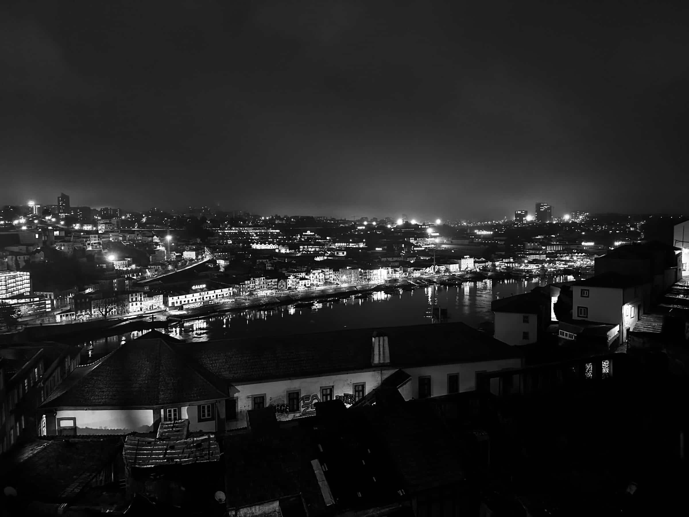 My fleeting glimpse of Porto by night