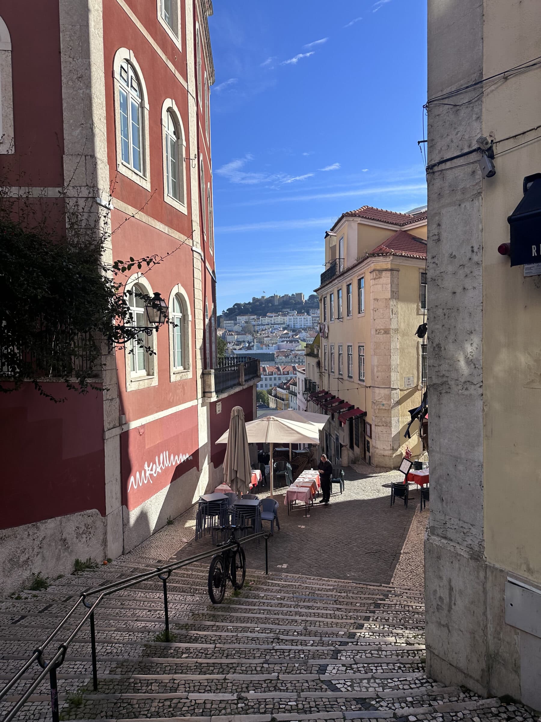 One last picturesque Lisbon street shot